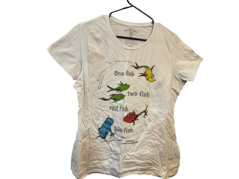 Universal studios Dr Seuss One fish two fish Red fish Blue fish t-shirt 2XL